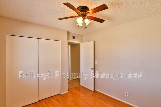 Building Photo - 331 W Pinon Ave