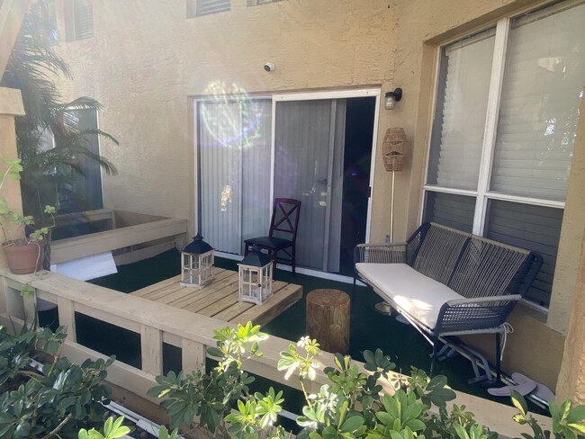 Building Photo - 4863 Via Palm Lakes