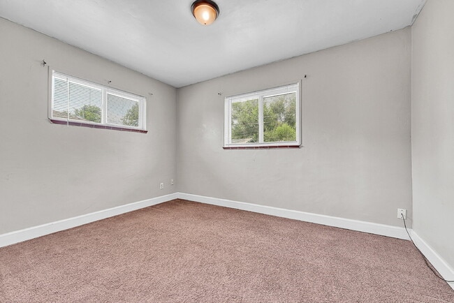 Building Photo - $2,295.00 - 3 Bedrooms, 2 Bathrooms, Singl...