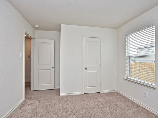 Building Photo - 504 Locksley Cove