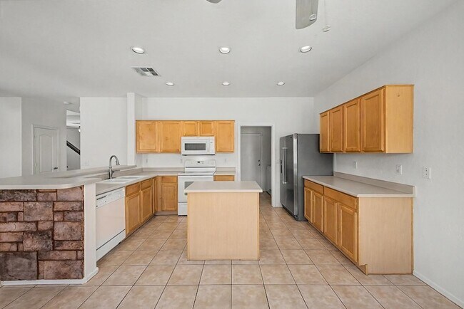 Building Photo - 16121 N 168th Ave