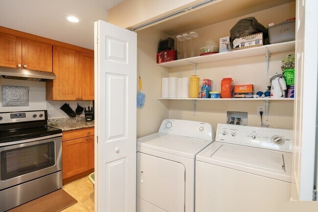 In-Unit Washer and Dryer - 17729 NE 88th Pl