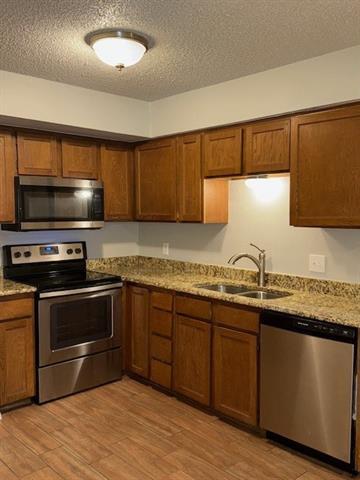 Building Photo - 912 Meadowbrook Dr
