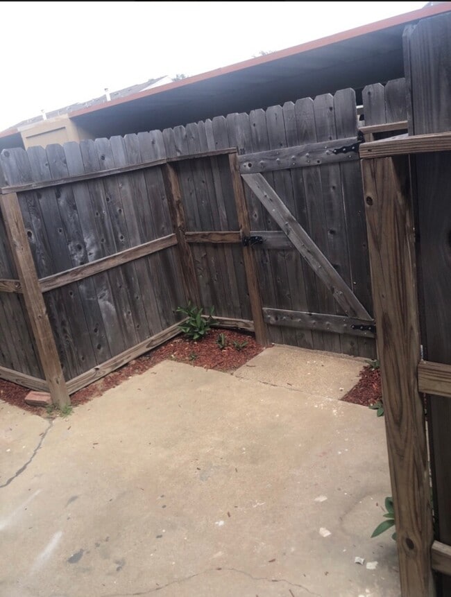 Building Photo - 6456 Kentwick Dr