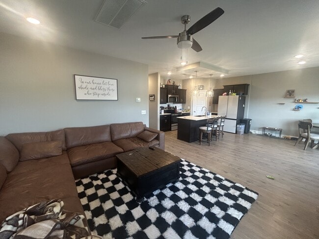 Building Photo - 427 Mattingly Dr