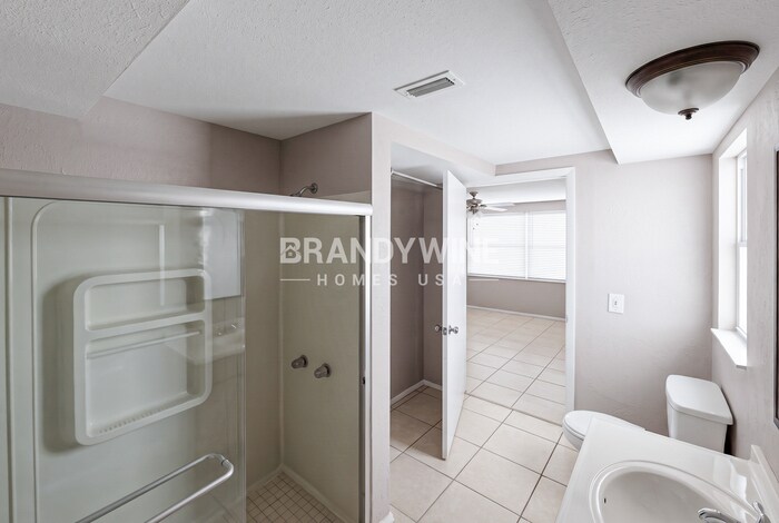 Building Photo - 7815 Treasure Pointe Dr