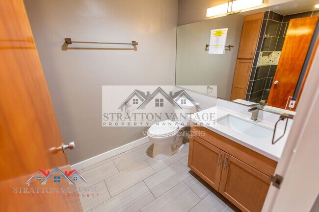 Building Photo - 6125 E Indian School Rd