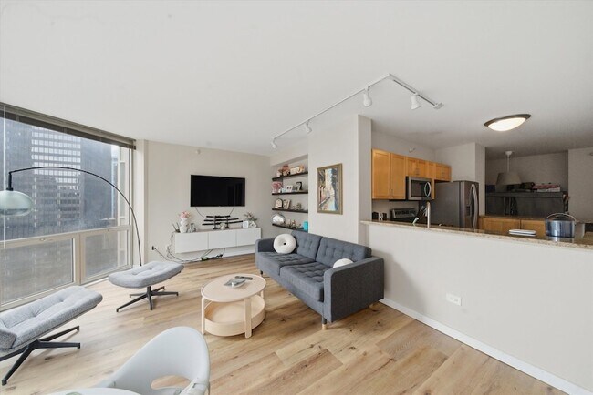 Building Photo - 222 N Columbus Dr