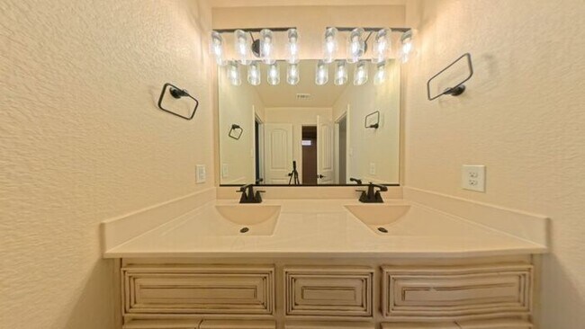 Building Photo - Immaculate 4-Bedroom Home with Luxury Upgr...