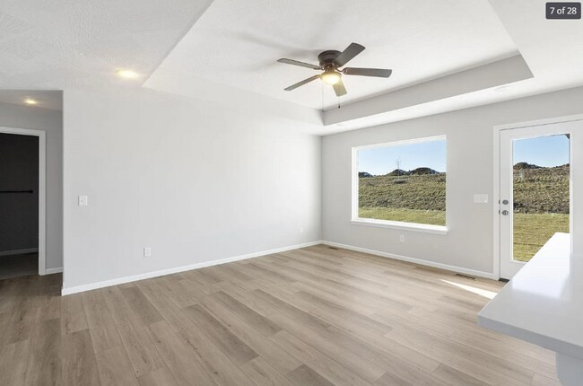 Building Photo - GORGEOUS 4 BED 2 BATH