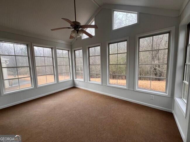 Building Photo - 130 Magic Lily Dr