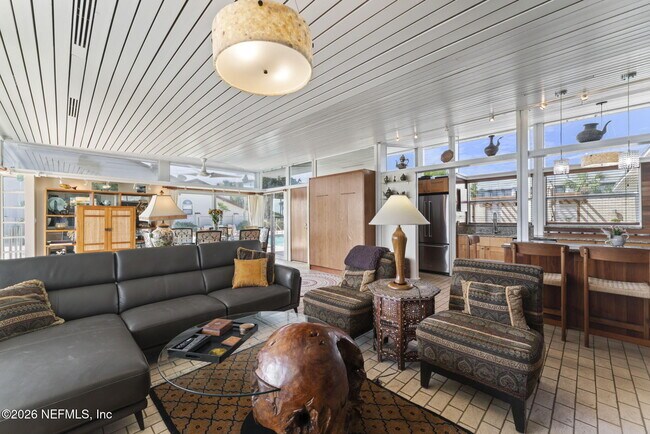 Building Photo - 2337 Seminole Rd