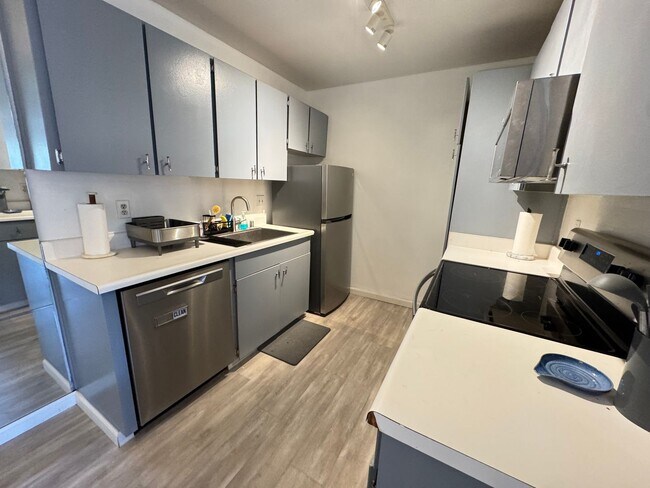 Building Photo - 100 Kinross Dr