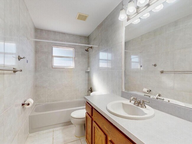 Building Photo - 978 Alsace Dr