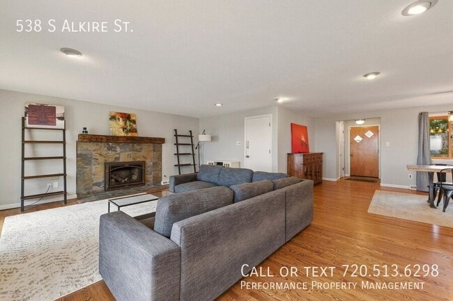 Building Photo - 538 S Alkire St