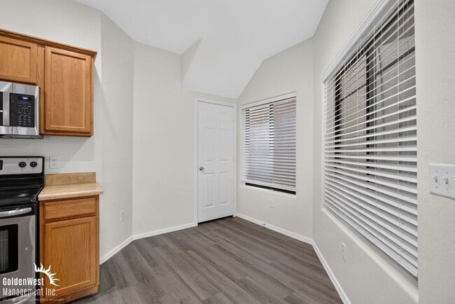 Building Photo - Beautiful 2Bdm 2Ba Condo with Community Pool in Glendale!