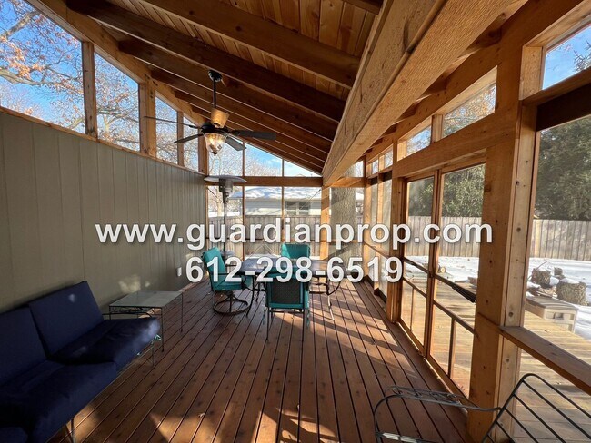 Building Photo - Updated Roseville House on Large Corner Lo...