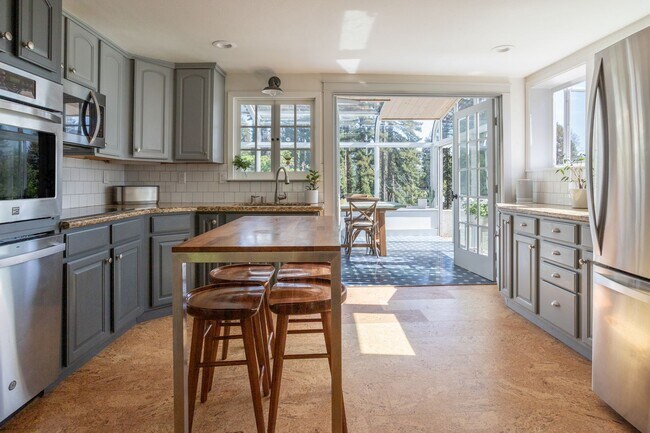 Building Photo - Fully Furnished Mount Veeder Sanctuary Home