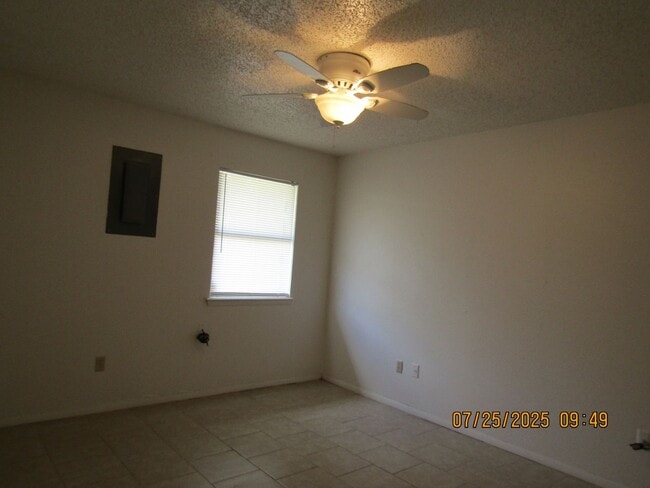 Building Photo - Very nice two-bedroom townhome, located in...