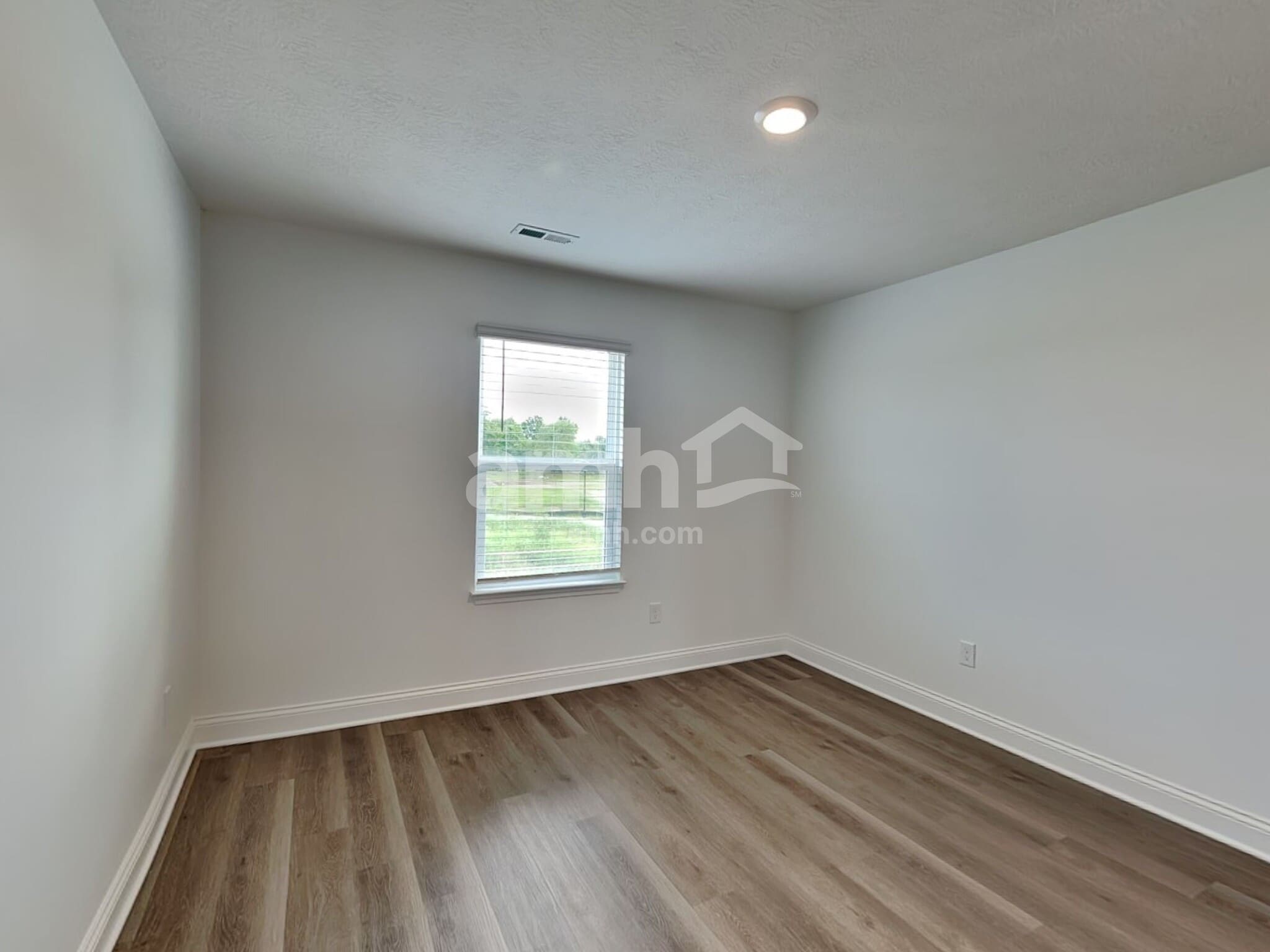 Building Photo - 9202 Henley Ave