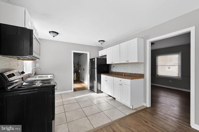 Building Photo - 17 Bonnie Ln