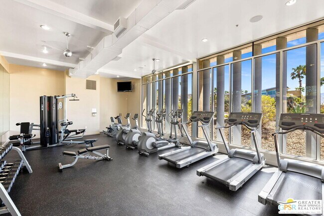Building Photo - 930 E Palm Canyon Dr