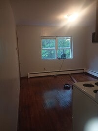 Building Photo - 1 Bedroom 1 Bath in Maplewood  HEAT INCLUDED