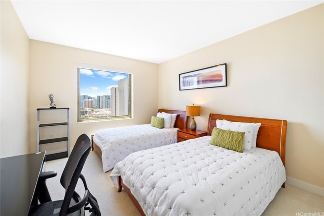 Building Photo - 1551 Ala Wai Blvd