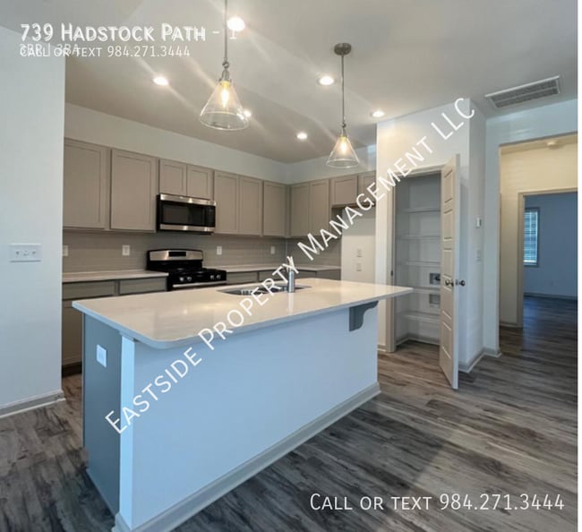 Building Photo - 739 Hadstock Path