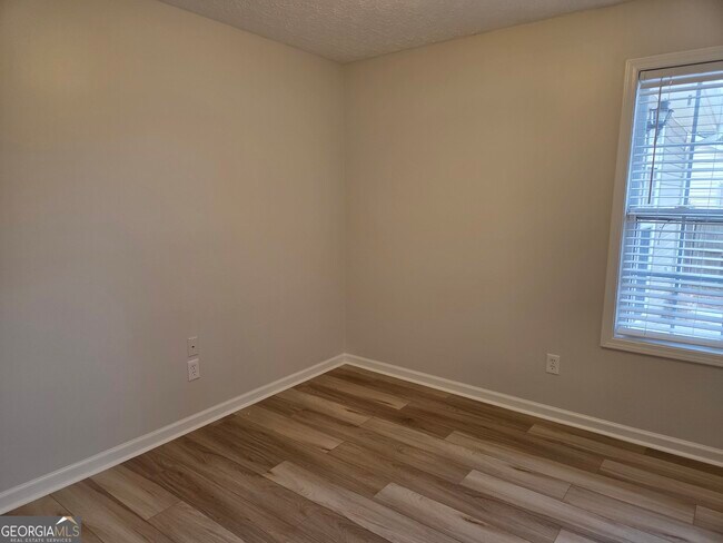 Building Photo - 14 Huntington Dr