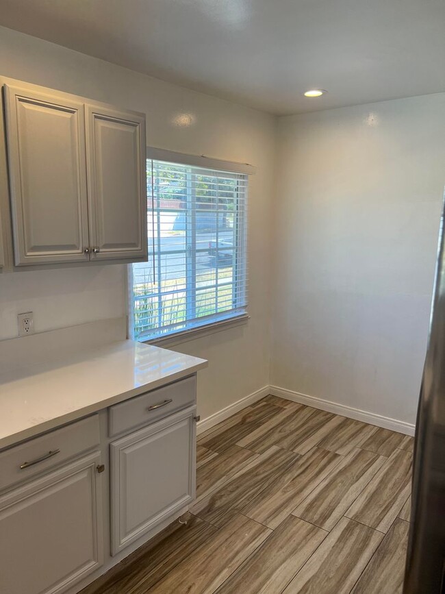 Building Photo - Charming 3-Bedroom Home with Modern Comfor...