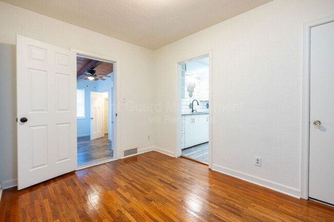 Building Photo - 619 N Glendale St