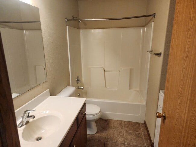 Building Photo - Three bedroom two bathroom Town home