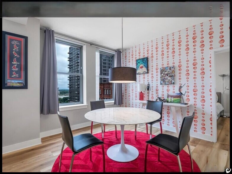 Building Photo - 314 N Broadway