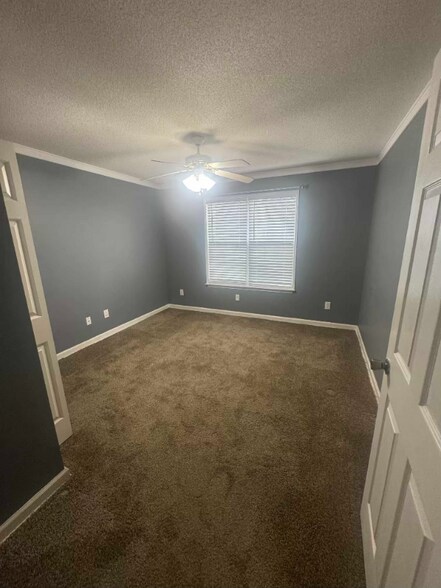 Building Photo - 208 Golden Eagle Dr