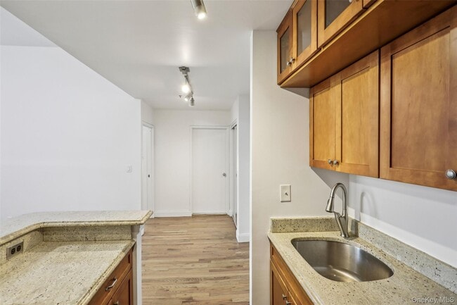 Building Photo - 3208 Villa at the Woods