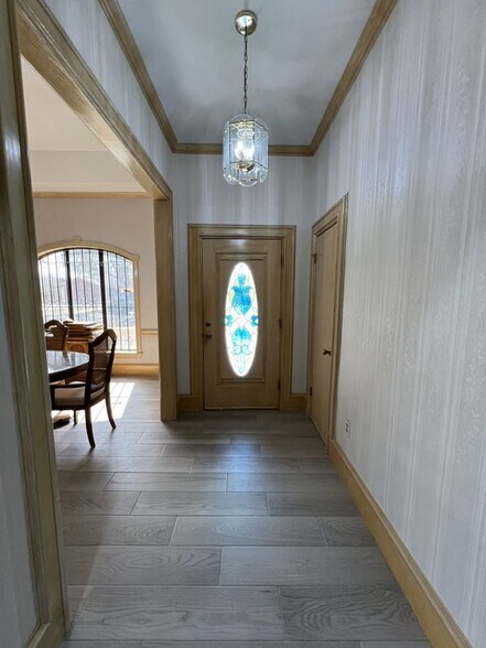 Building Photo - 121 E Jonquil Ave