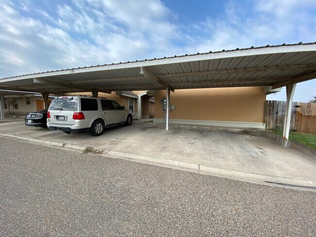 Building Photo - 3022 Carson St