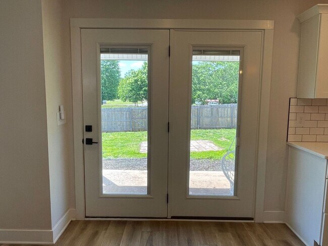 Building Photo - 3 Bed 2.5 Bath Dog Friendly Home For Rent Near Post!
