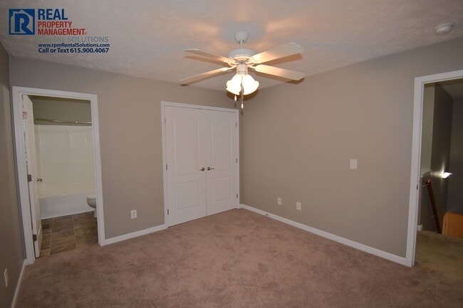 Building Photo - Beautiful 2BR/2.5 BA M'boro end unit townhome!
