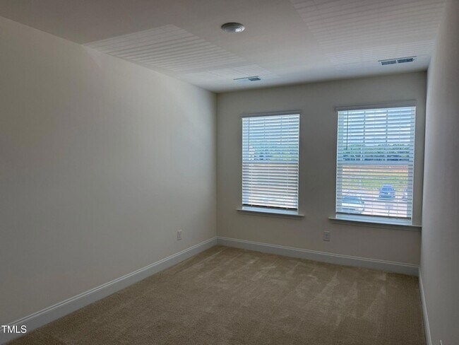 Building Photo - 48 Hyacinth Ln