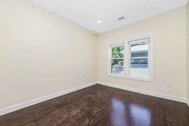 Building Photo - 70-72 Stanley Ave