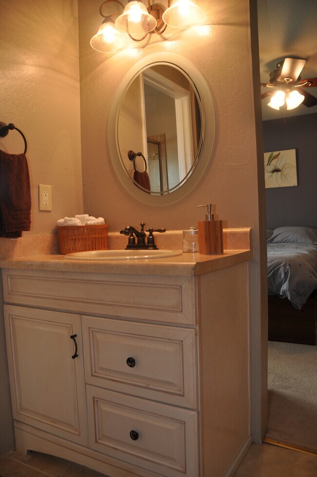 Building Photo - 5747 Clematis Dr