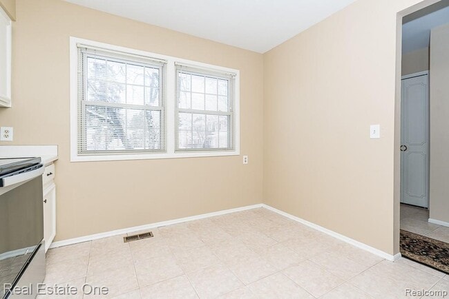 Building Photo - 5075 Buckingham Pl Dr