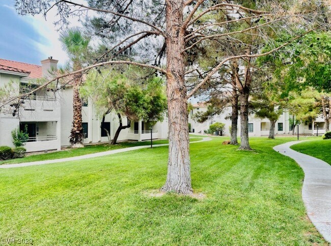 Building Photo - 2611 Durango Dr