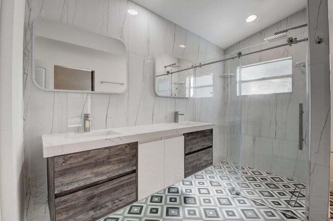 Building Photo - 8561 Tourmaline Blvd