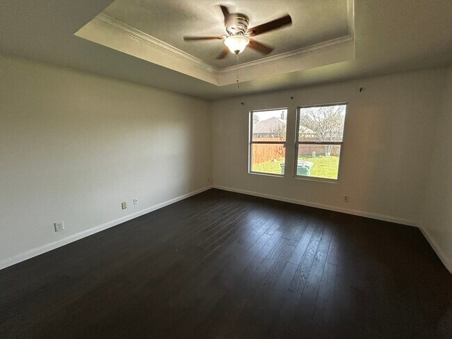 Building Photo - 4-Bedroom, 2-Bath Home in Carriage Hills N...
