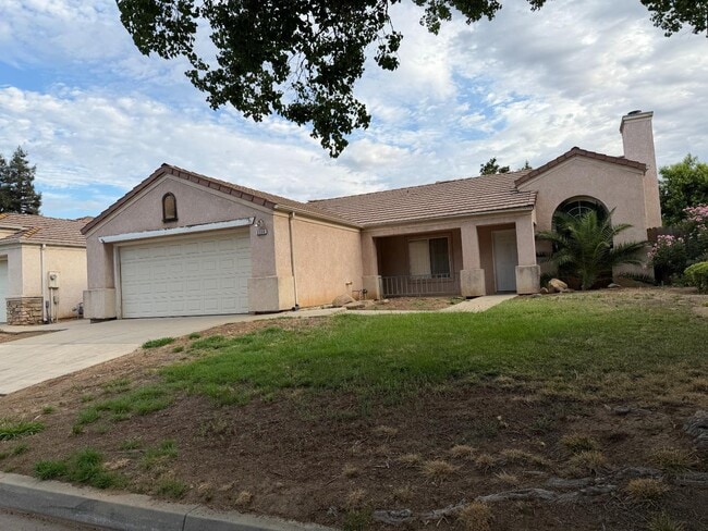 Building Photo - 2350 E Fallbrook Ave