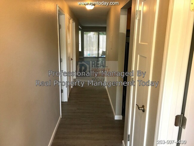 Building Photo - 1111 SW 148th St