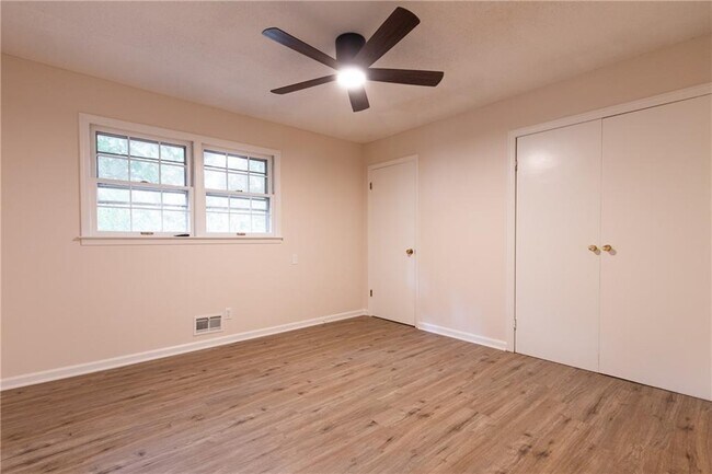 Building Photo - 3908 Bellair Dr